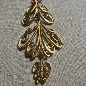 Elegant Gold Filigree Pendant